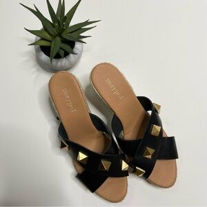 MAYPOL NWOT Made In Spain Black Leather Stud Accented Wedge Sandals 39 (8.5)